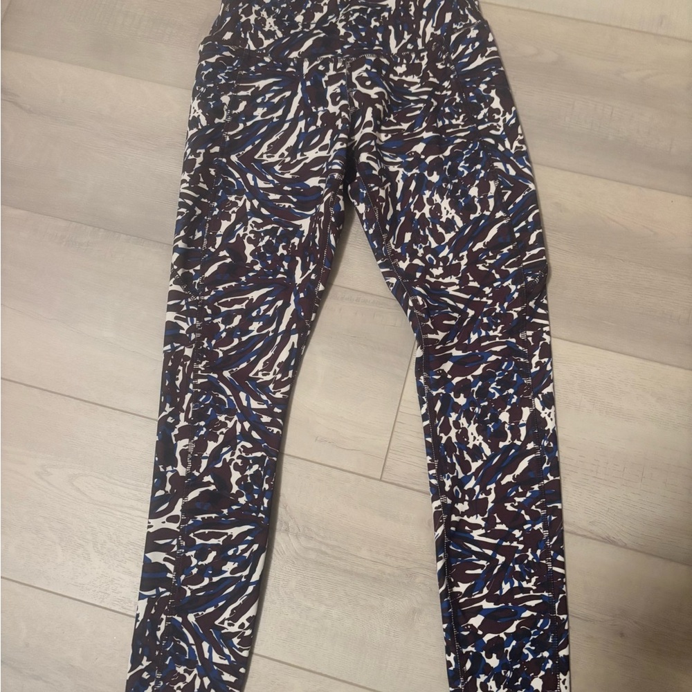 Move Theology patterned Leggings with pockets